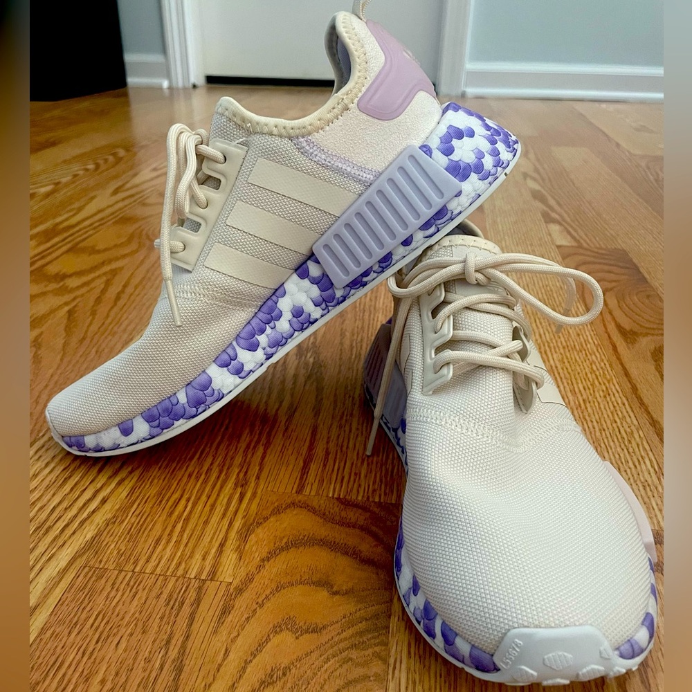 Adidas Originals NMD R1 Wonder
Beige Purple Women’s Running Shoes GW5694
